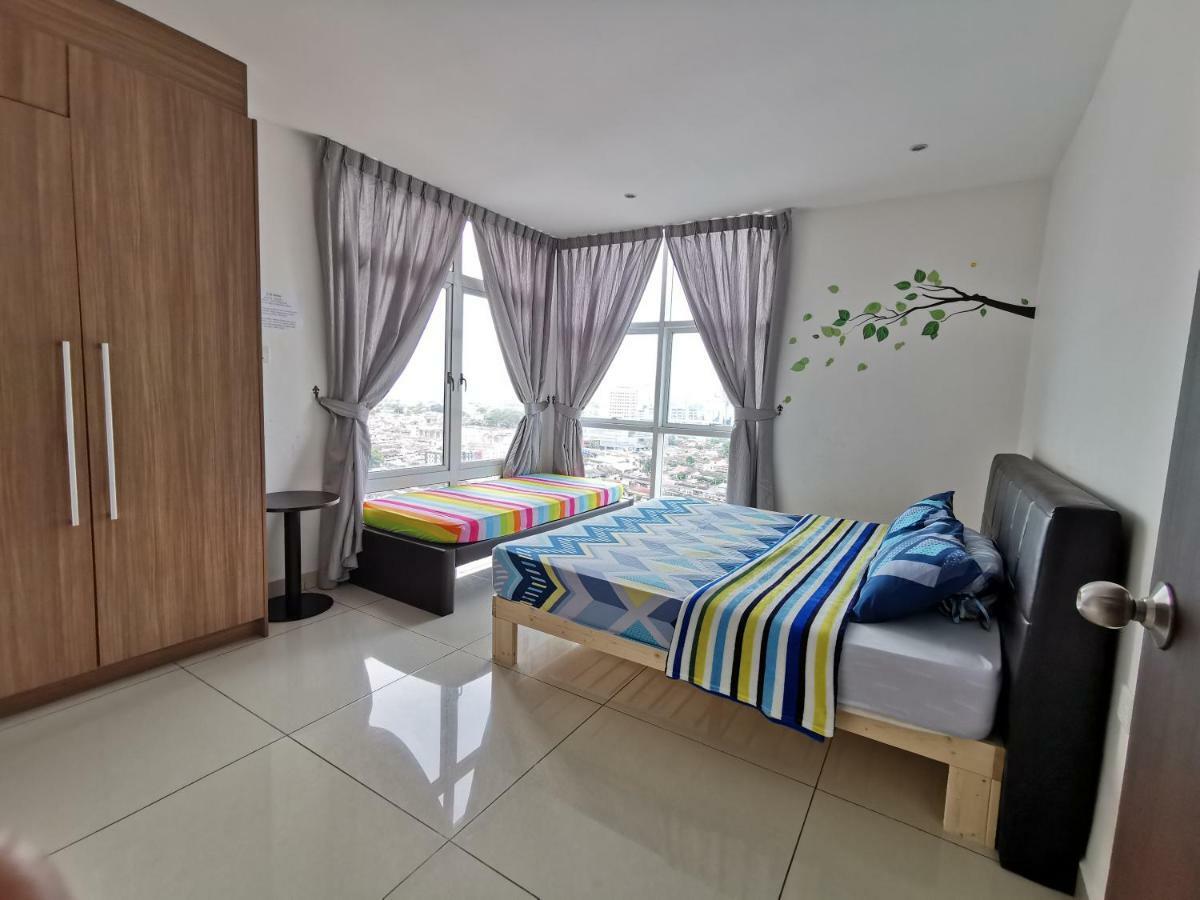 Homestay Johor Bahru Bagian luar foto